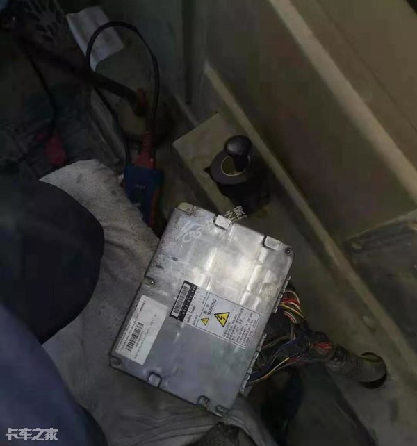 油门突然失灵加不上油,油门失灵过一会儿又好了