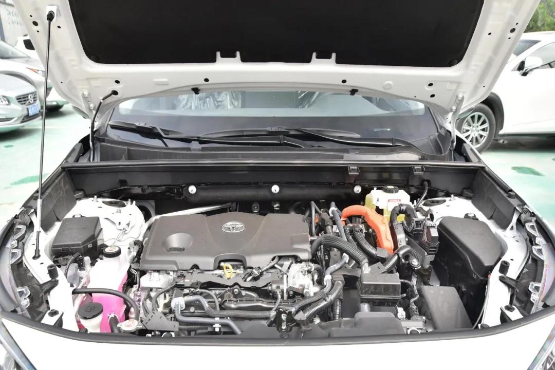 探店丨动力肉，内饰老，丰田荣放凭啥销量这么好？