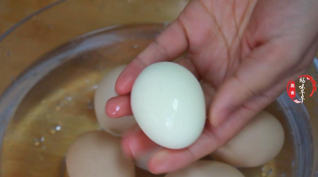 张文宏谈奥密克戎毒性,张文宏说奥密克戎感染后会咬人