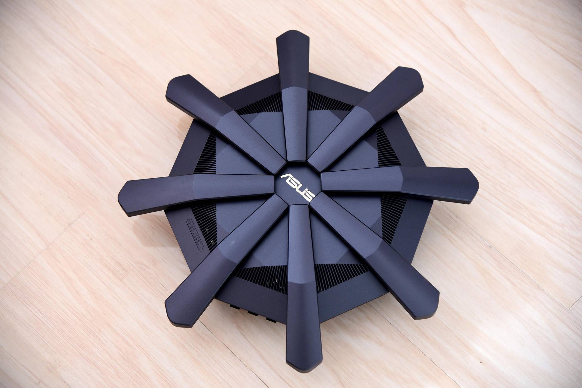 一个路由4699元，华硕帝王蟹RT-AX89X：不贵！我只是挑选优质用户