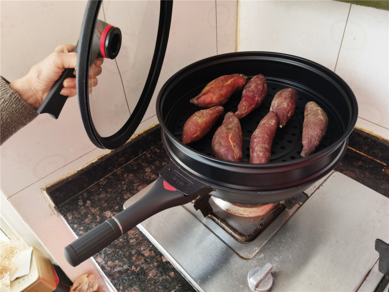 英国帝伯朗灵感系列紫钻钛金多用锅让居家烹饪变的快乐起来