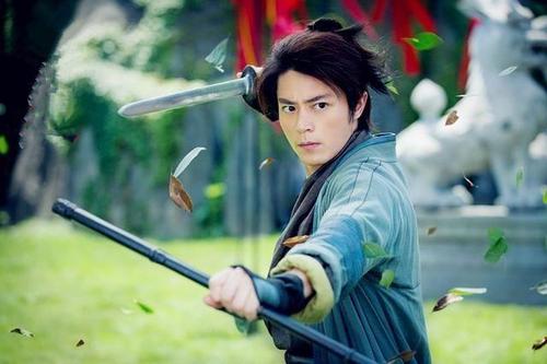 独孤求败和杨过相遇,杨过剑冢觅得玄铁剑独孤求败