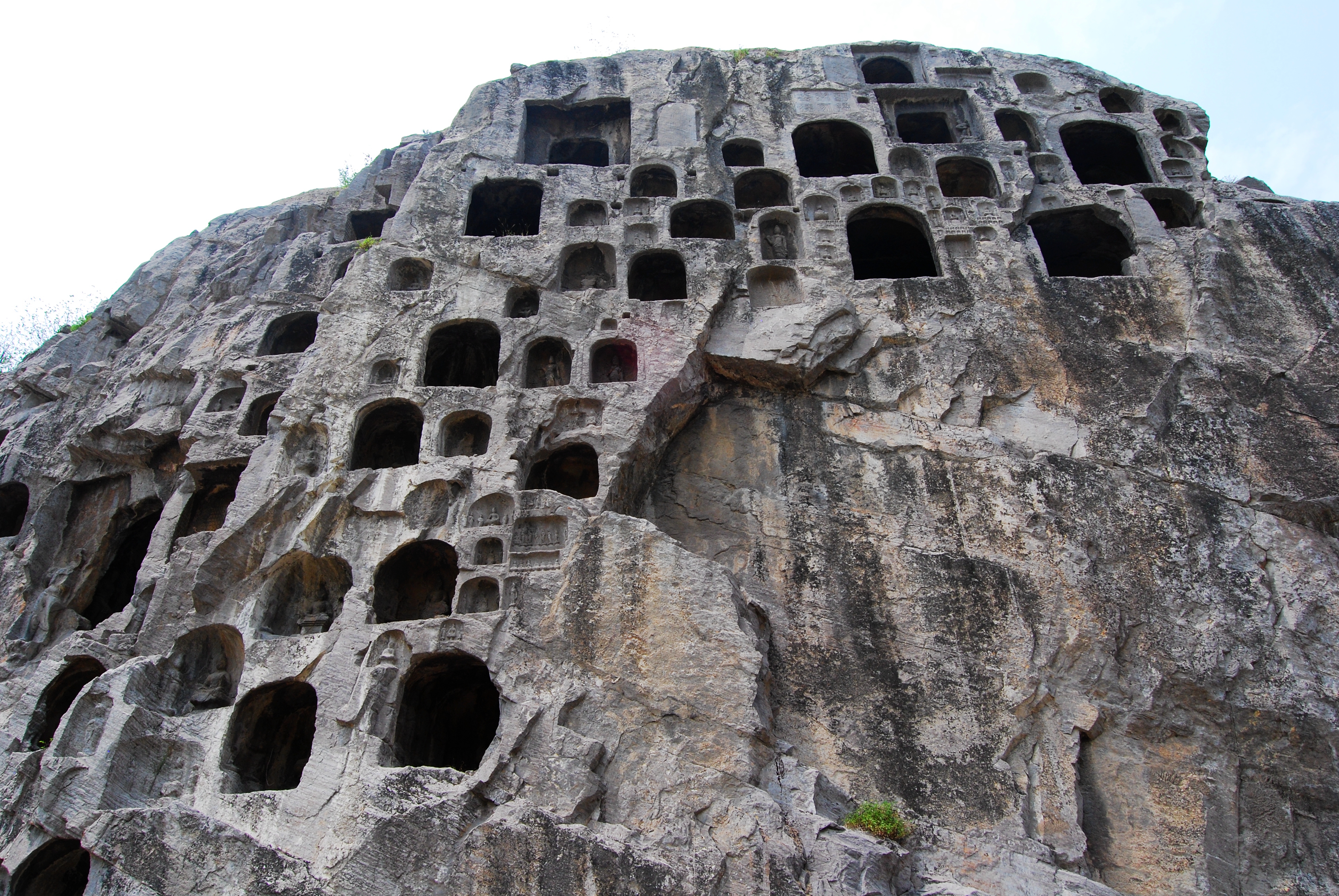 龙门石窟的卢舍那大佛的资料,龙门石窟卢舍那大佛的实际名字