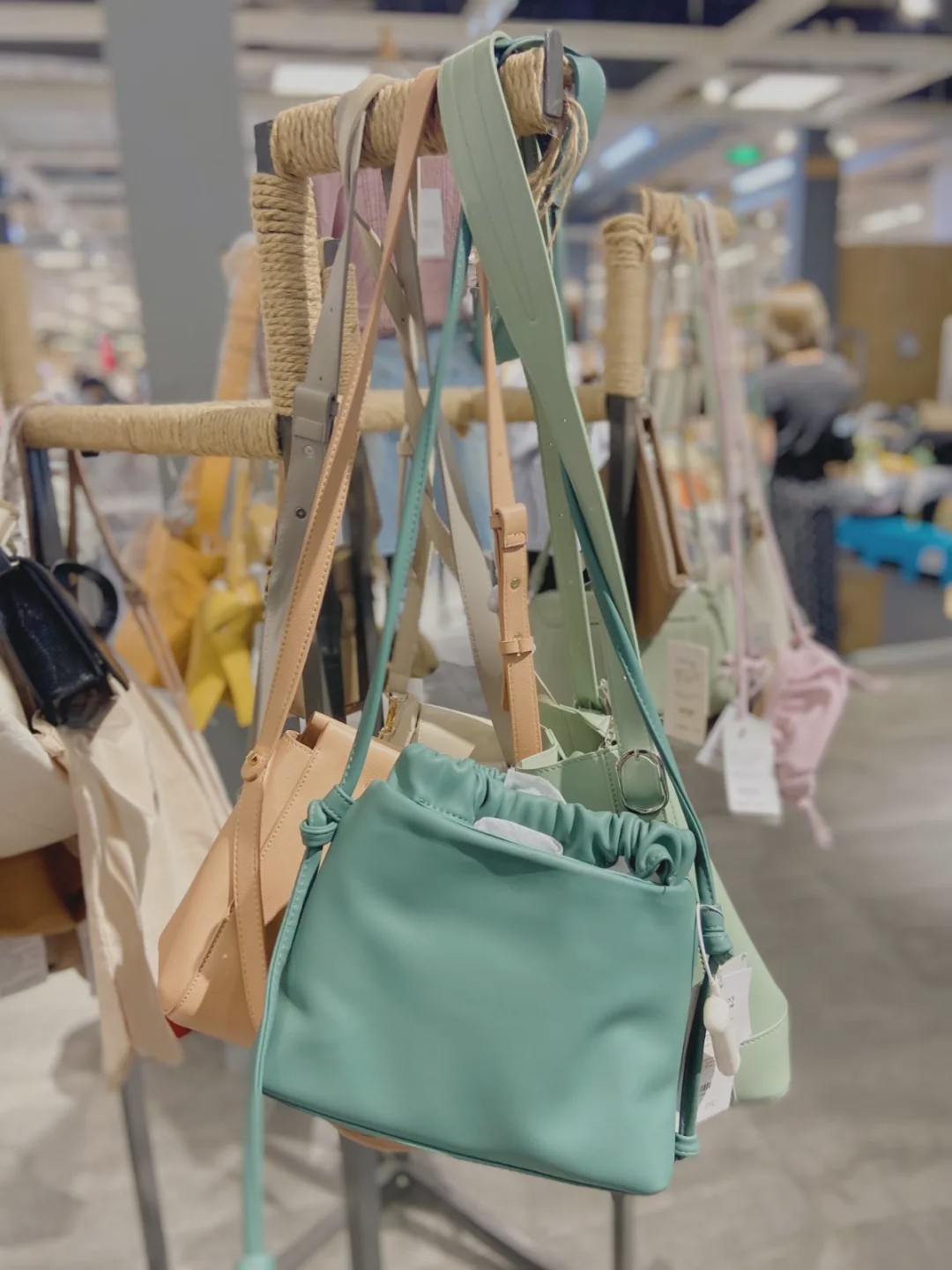 西安小众品牌服装店,西安时尚优雅女装街铺品牌