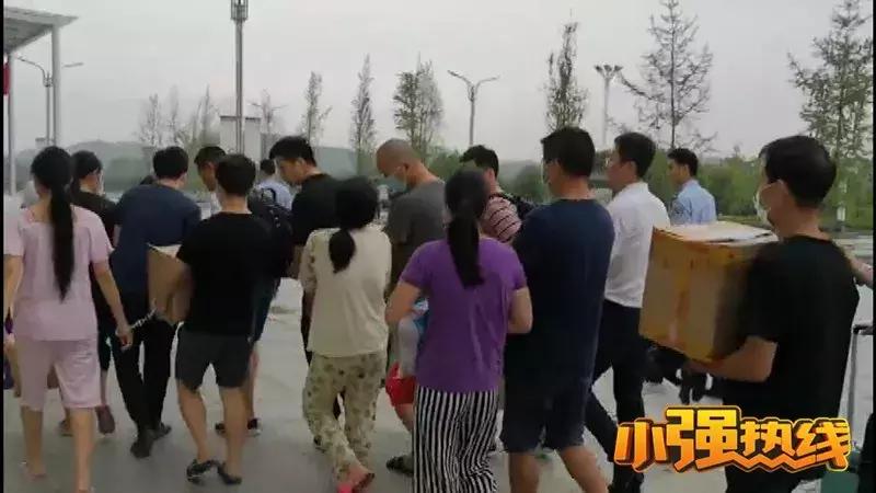 男子和女网友视频聊天,男子和女网友聊天视频