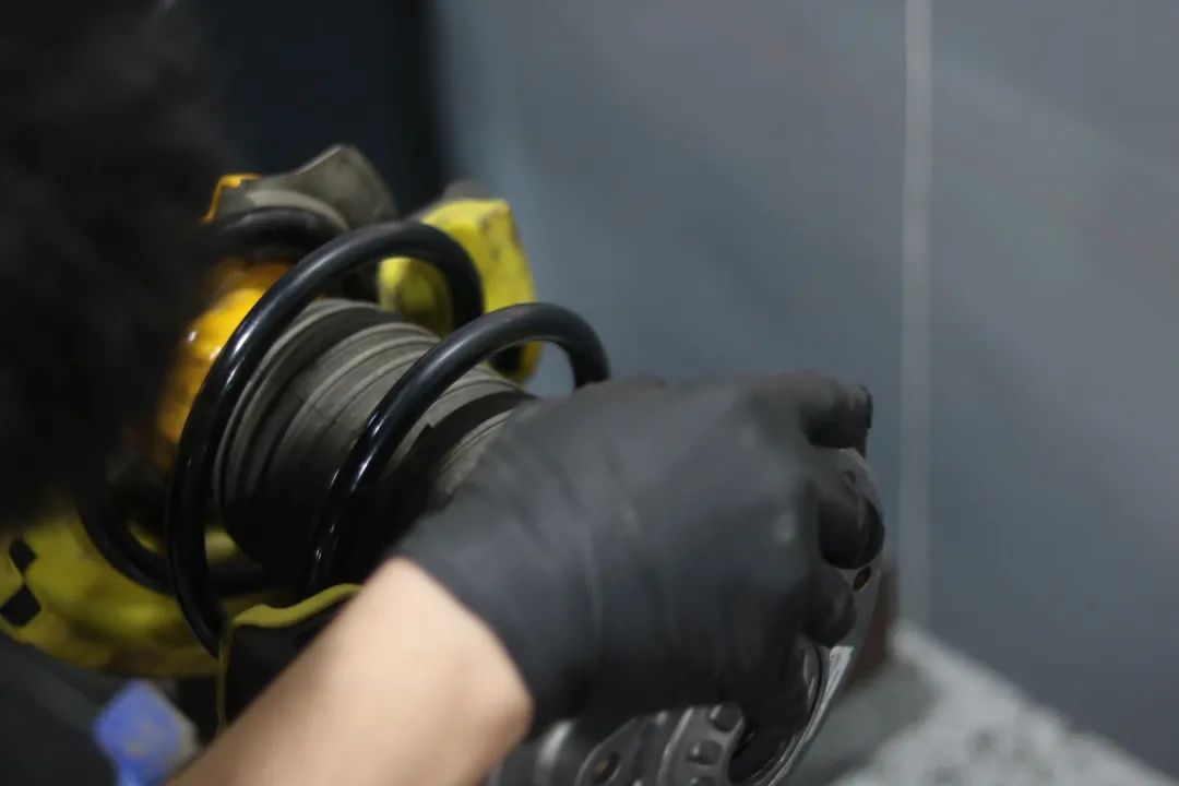 怪兽改造跑车视频,宝马f20120改装