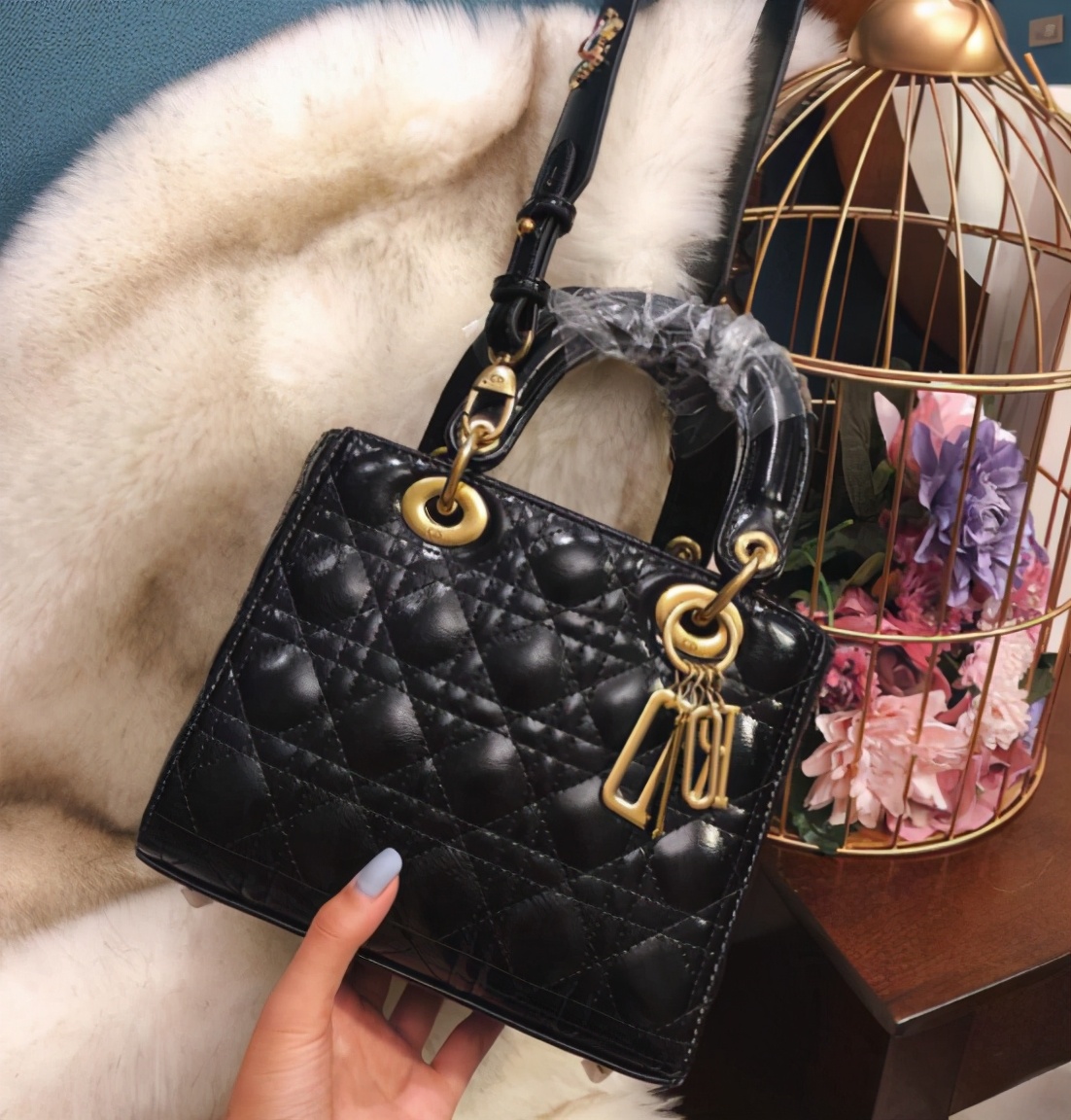 女富婆吐槽：游戏CP送我100块包邮迪奥包，却让我给他报销25000？