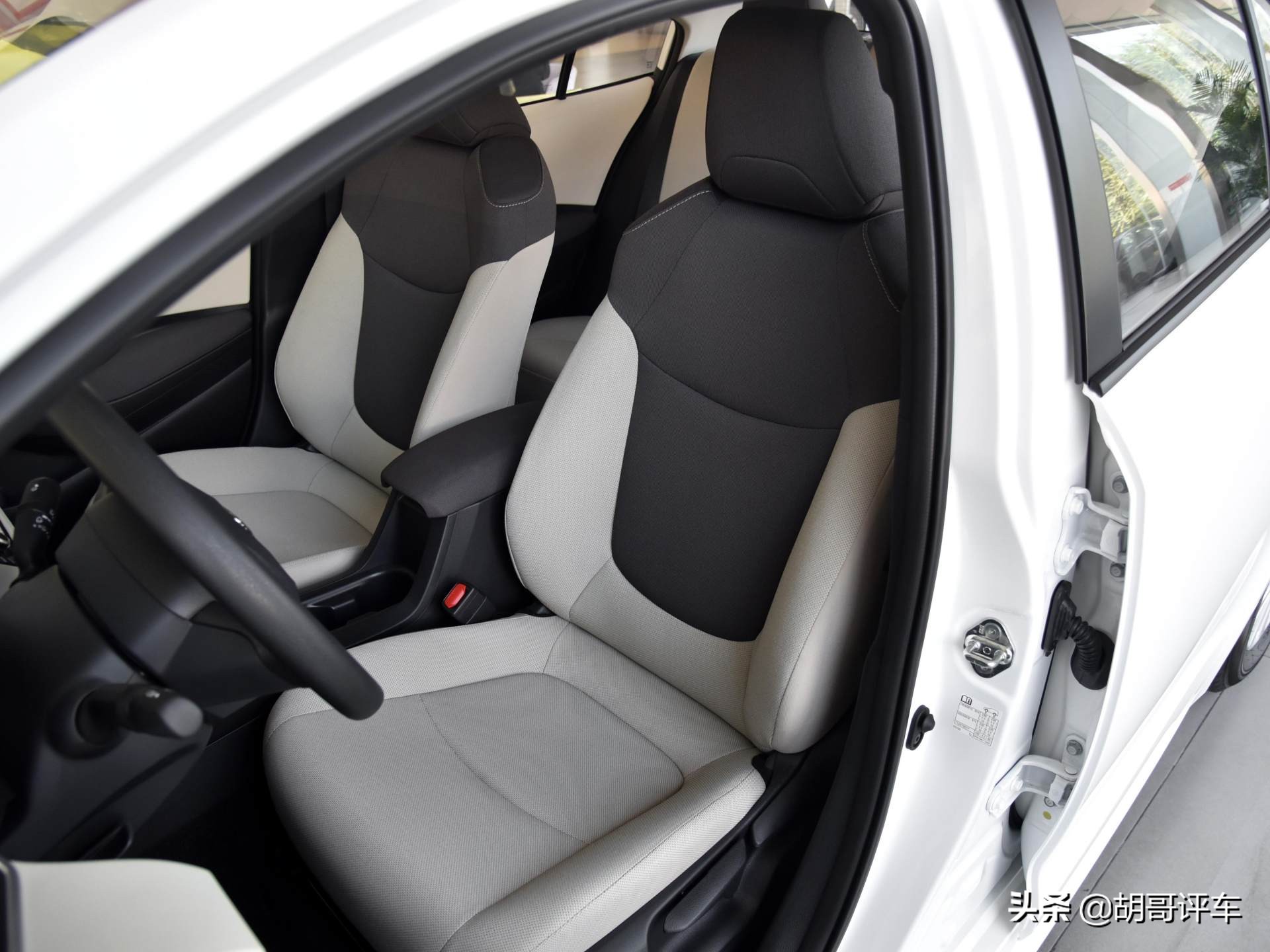 丰田卡罗拉和花冠哪个省油,好车不贵经济实惠丰田卡罗拉