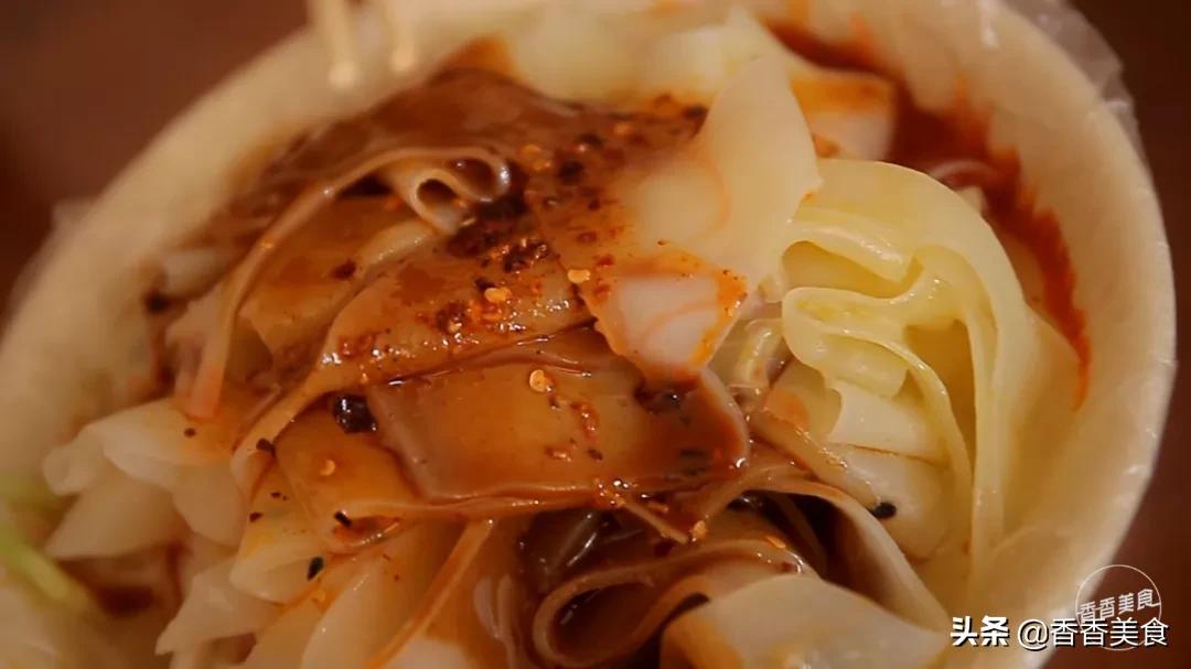 网传一天卖1000碗的米皮店，我们忍不住好奇心测了测