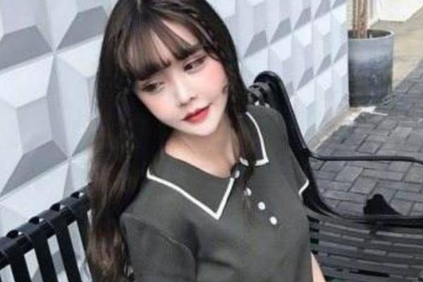 韩安冉直播“翻车”，面部僵硬被嘲讽，小猪妹长大要当警察抓妈妈