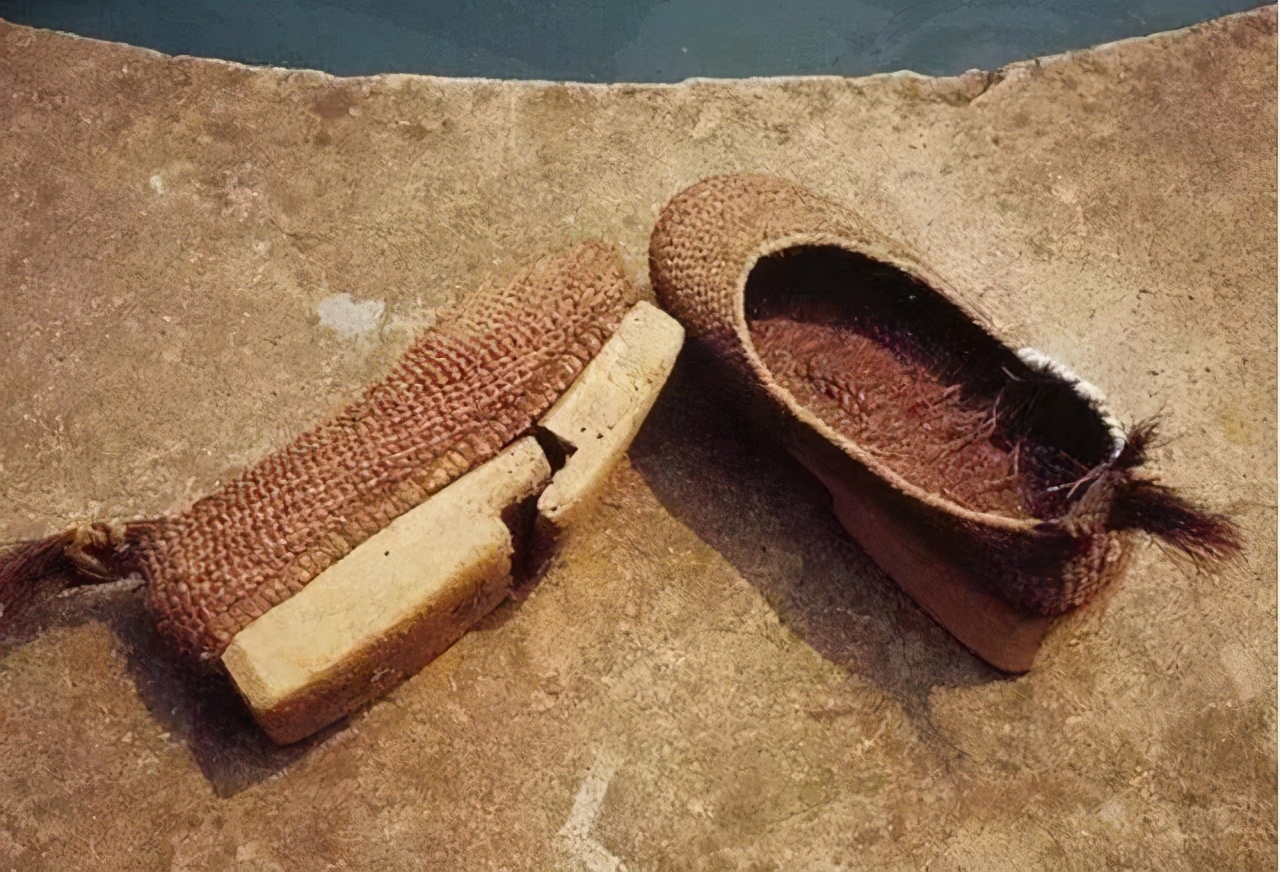 南京“老门西”颜料坊出土一只木屐，破解了唐代木屐的形状之谜