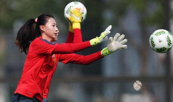 女足张越赵丽娜,女足门将张越扑救