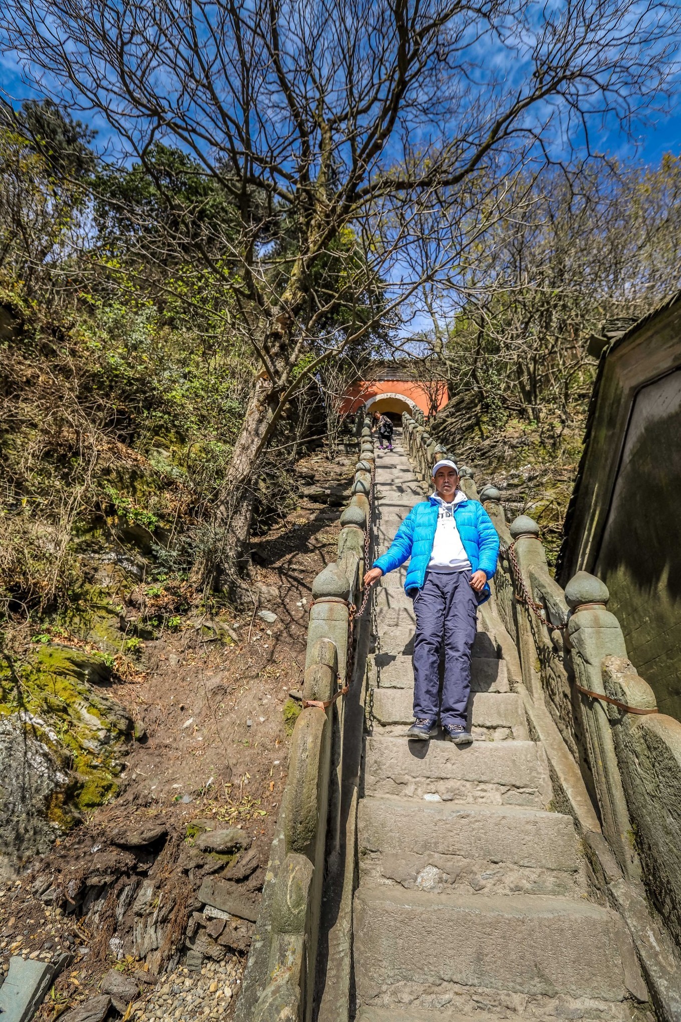 中国的世界文化遗产武当山金顶,悬崖绝壁山水画