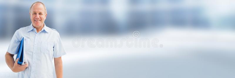 在迪拜做服务员一个月能拿多少钱,迪拜酒店服务员真实工资