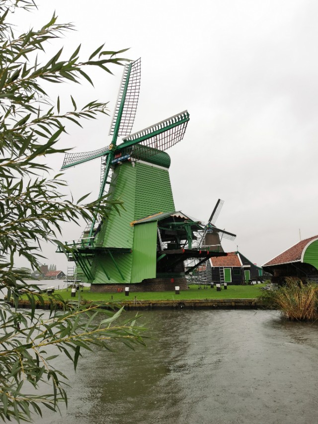 *麻大**味浓的街道，蜂拥的游客—欧洲之旅（五）