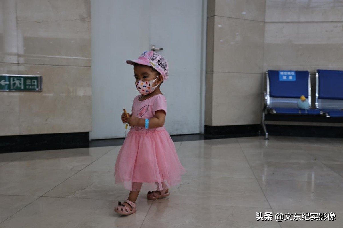 孩子嘴唇白需要到医院做啥检查吗,小孩嘴唇破裂怎么回事