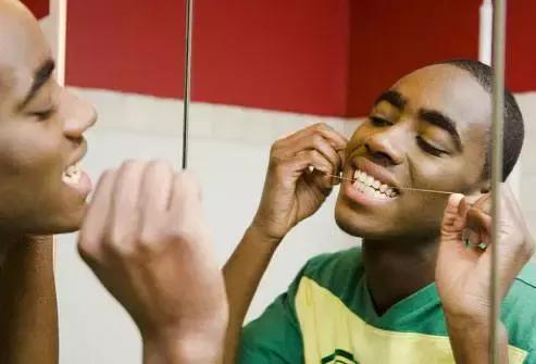 为什么牙齿内部会掉出来一小块,牙齿脱落跟缺钙有关吗