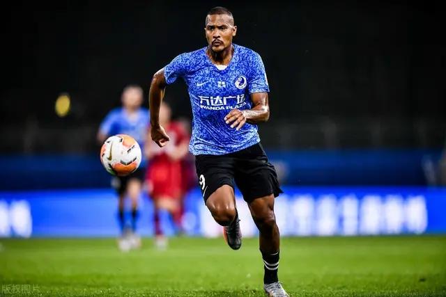 领先，但赢不下比赛！贝尼特斯的青春风暴为何刮不起来？