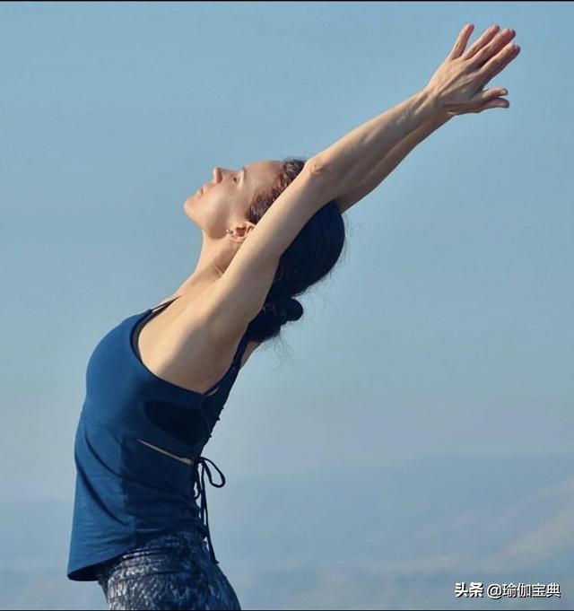 练习后弯时紧张僵硬胸椎是关键4个瑜伽姿势安全增加胸椎活动