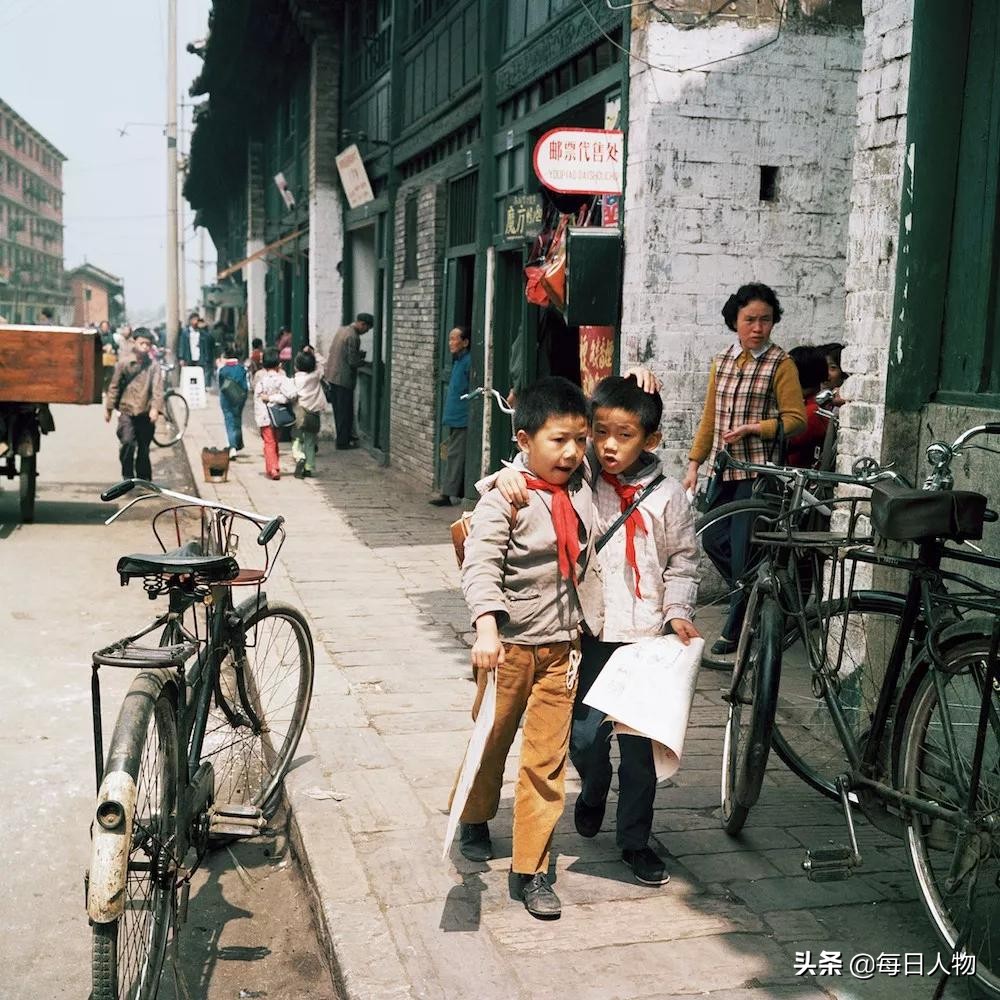 日本摄影师给中国儿童拍照,著名摄影师回忆第一次给孩子拍照