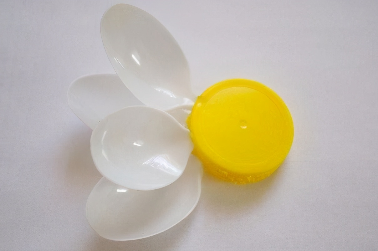 生活小技巧：用塑料勺子手工制作仿真花，装饰家居超漂亮，看教程
