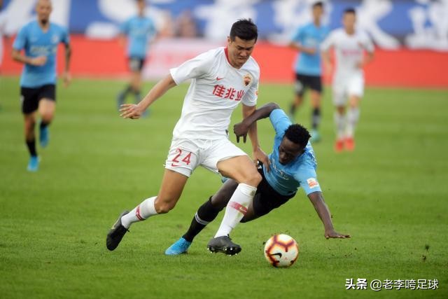 上轮气得撕烂背心，本轮用进球回报主帅！大连一方2：0深圳佳兆业