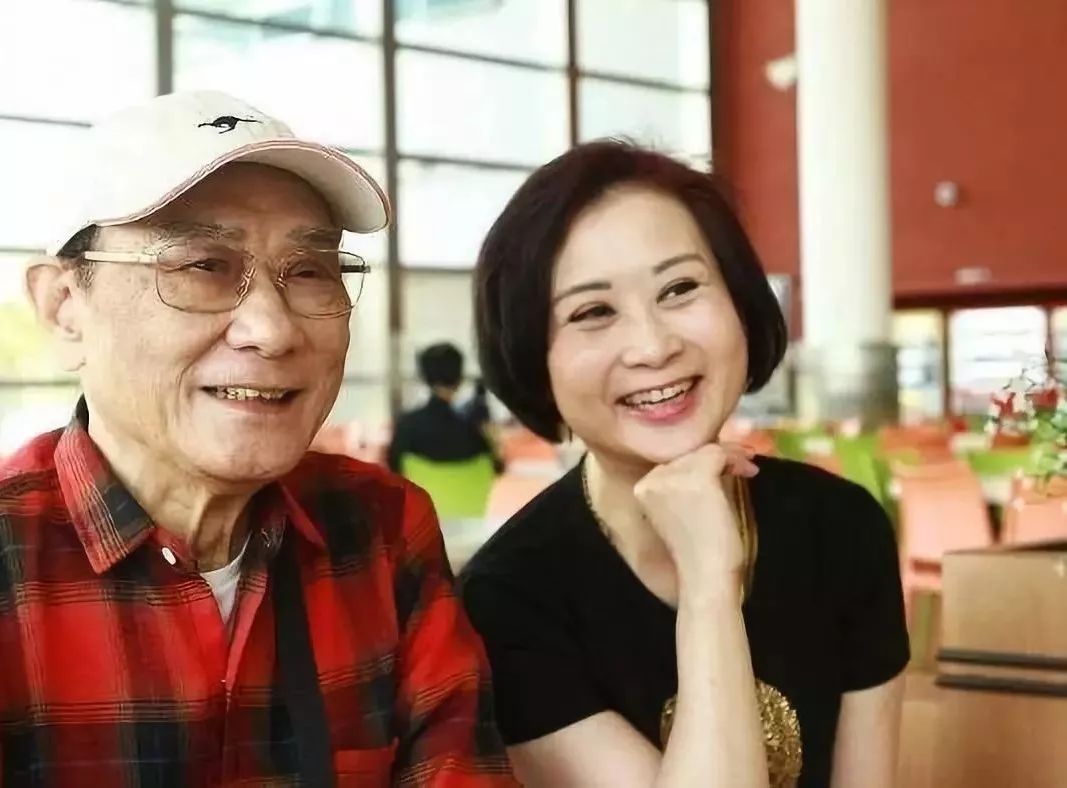 70岁老人椎间盘突出压迫神经脚痛,80多岁老人腰椎压迫腿疼不能走路