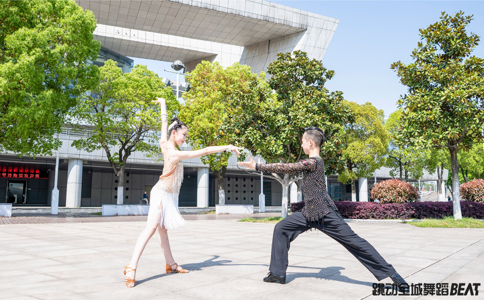 从零开始学拉丁舞基本功,刚开始学拉丁舞的基本步骤