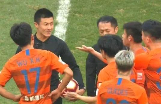 王迪被议论的舞蹈照片,王迪争议舞蹈