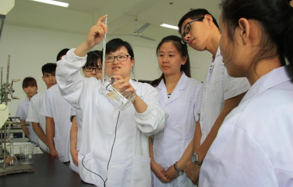 药科大学的就业方向和前景怎么样,江苏学校清华