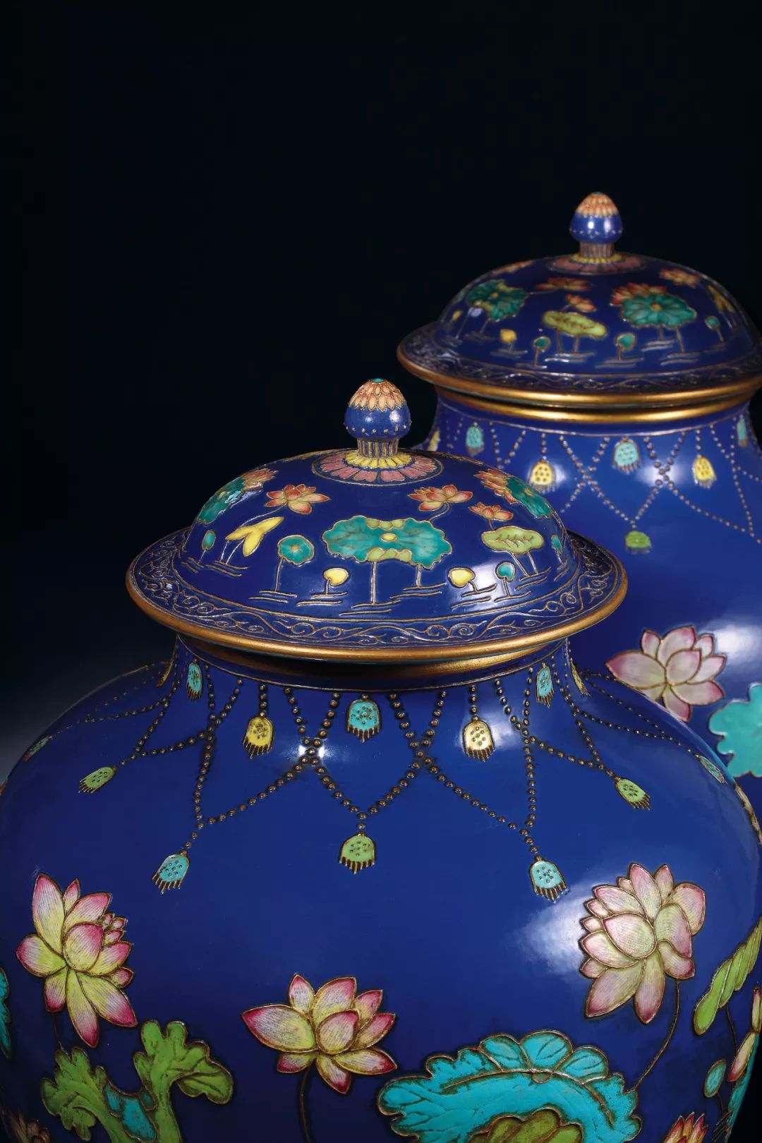 香港拍卖过亿的瓷器图片,香港保利瓷器拍卖图片