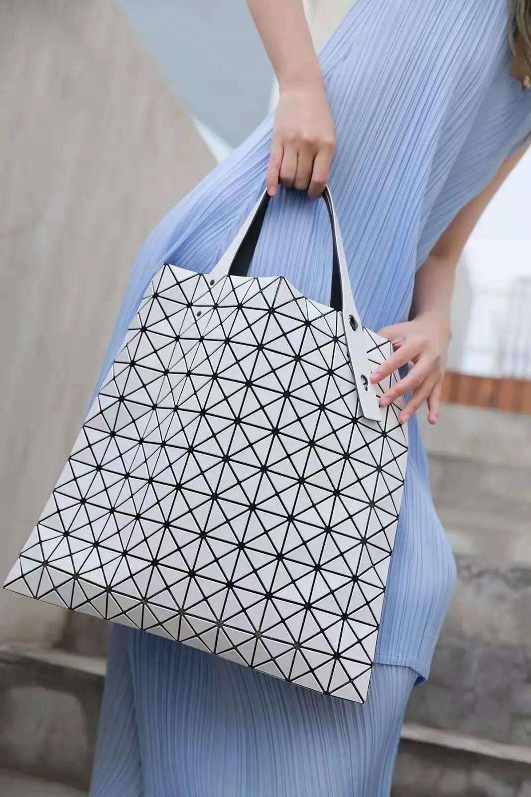 初入职场质感包包推荐,三宅一生包包属于什么档次的包包