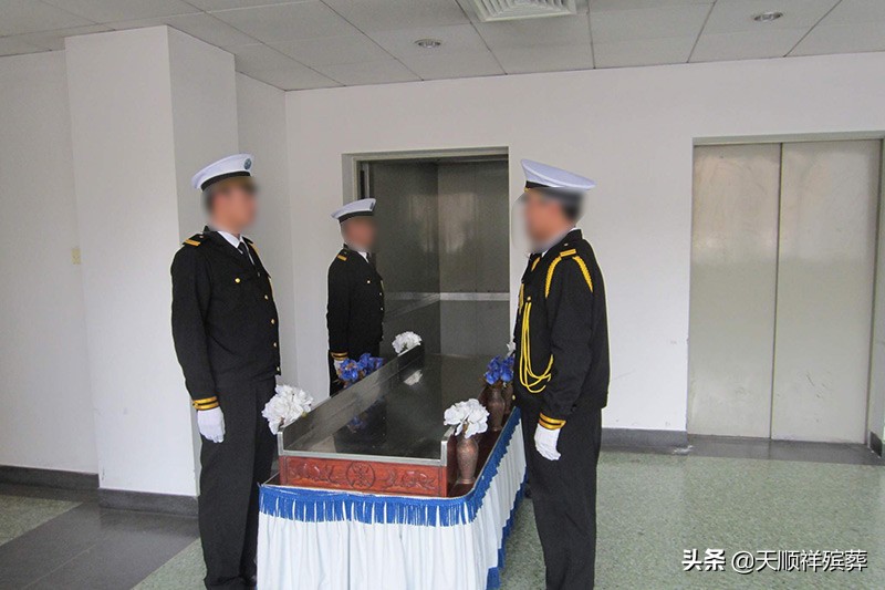 家里老人去世第一件事要干什么,老人在家去世后需要做什么