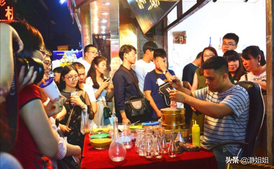 西安探店美食回民街,相约西安回民美食街