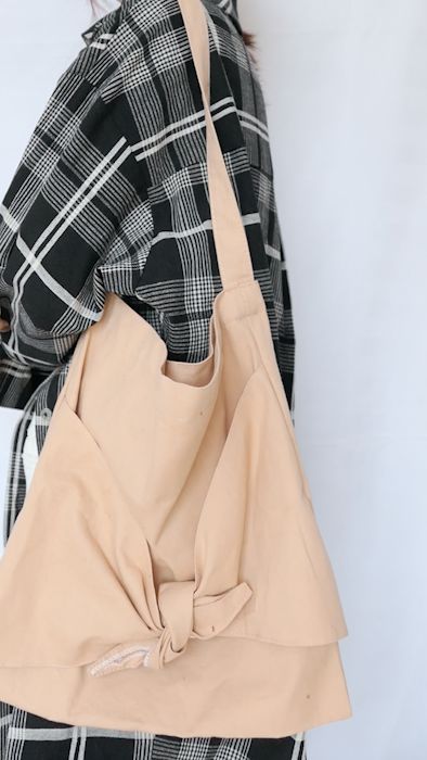 最节省空间又简便的叠风衣方法,薄款中长风衣怎么叠