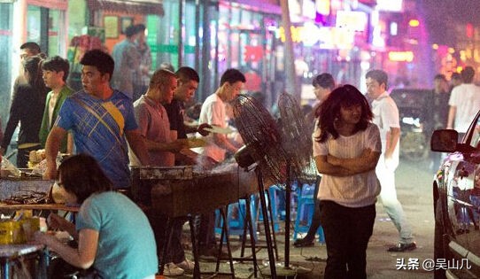 宿舍没有风扇没有空调很热怎么办,宿舍夏天热没空调怎么办