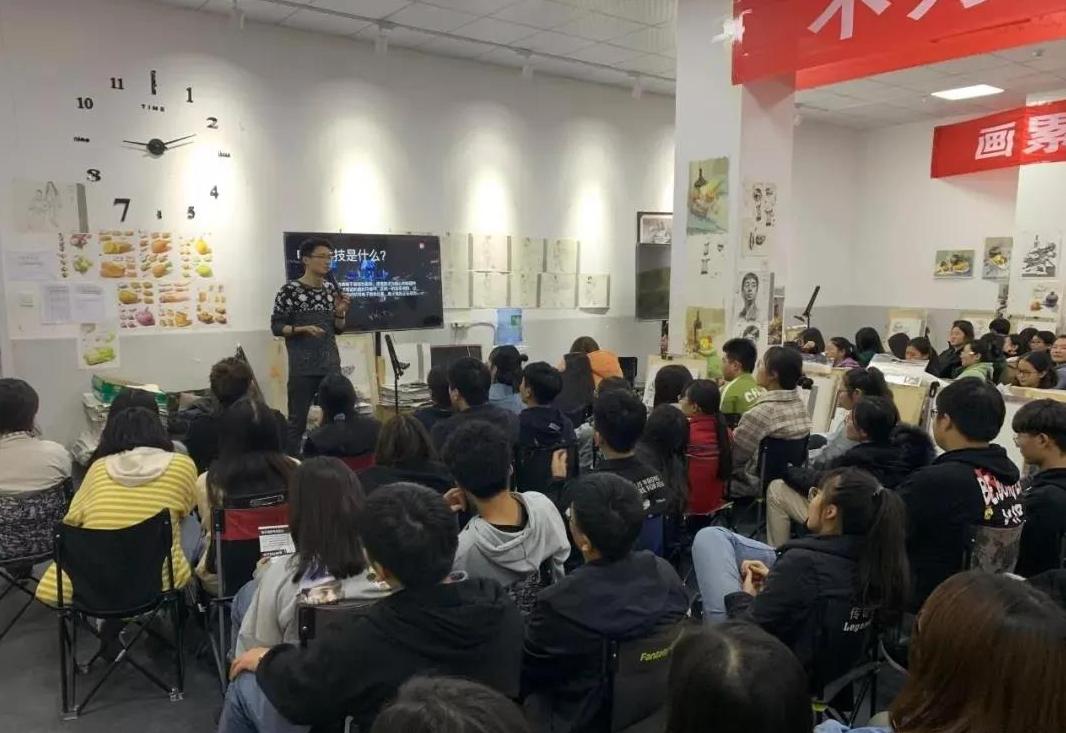 电竞专业就是学习“打游戏”？行业前景值得肯定，但仍需谨慎报考