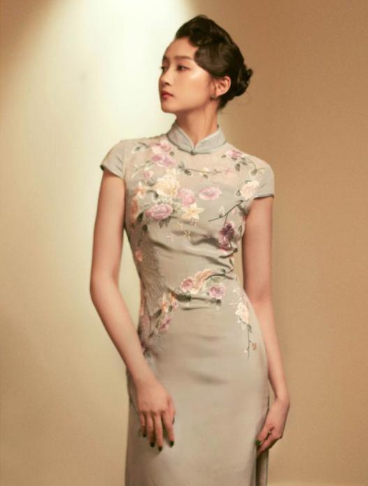 风姿绰约温婉优雅的旗袍美女,端庄大气的旗袍不一样的美