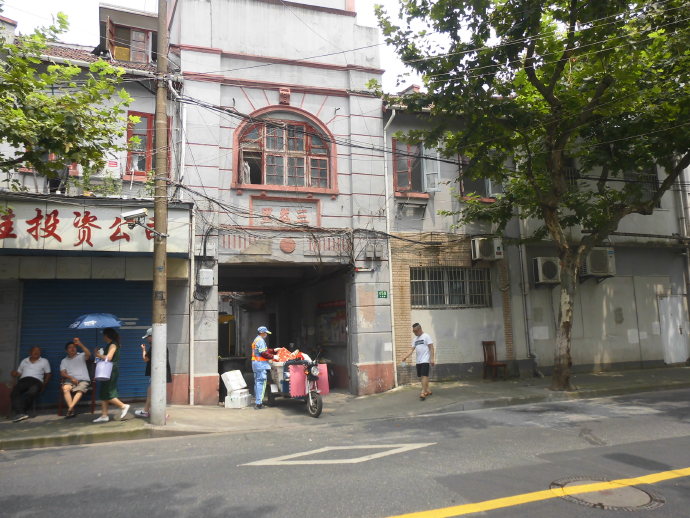 租界公园、跑狗场、卷烟厂，这条马路“活化石”太多