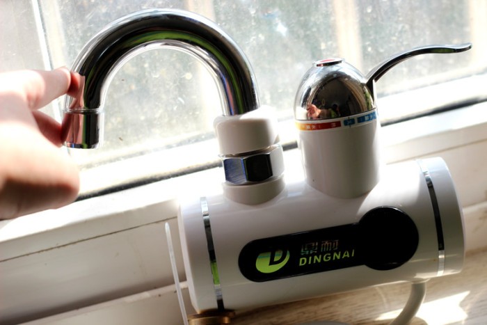 小厨宝跟电热水龙头哪个好用,电热水龙头和小厨宝哪种好