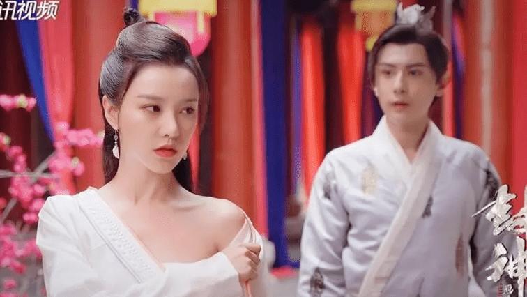 网大版《封神》上映，女主“裹着几块布”秀身材，又毁了一部经典