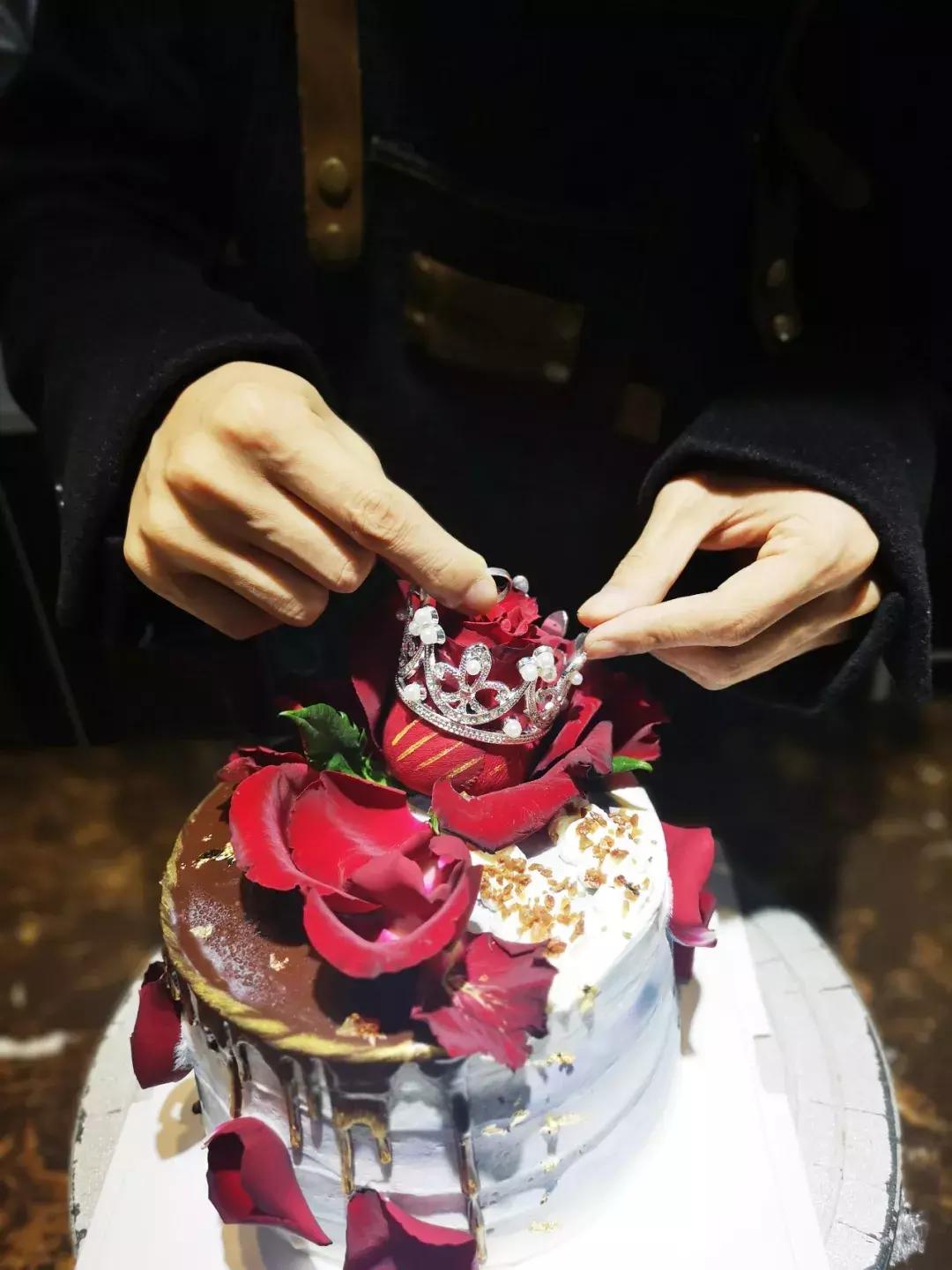 撒花瓣婚礼小哥哥,撒花小哥哥