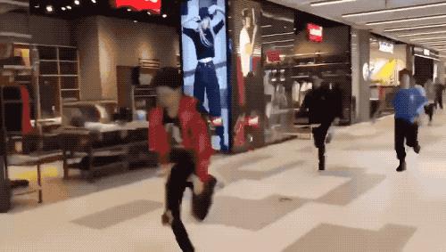 七天花2w,女友从韩国代购回半盒避孕套