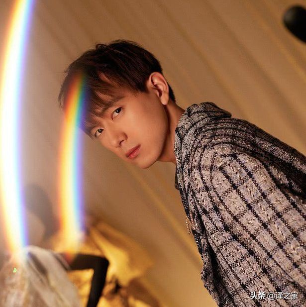 马上就要七夕了，现男友李现再传好消息！网友：人红资源多