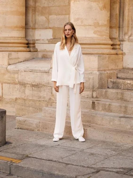 厚底小白鞋女款2021爆款秋冬款,2021最火的小白鞋