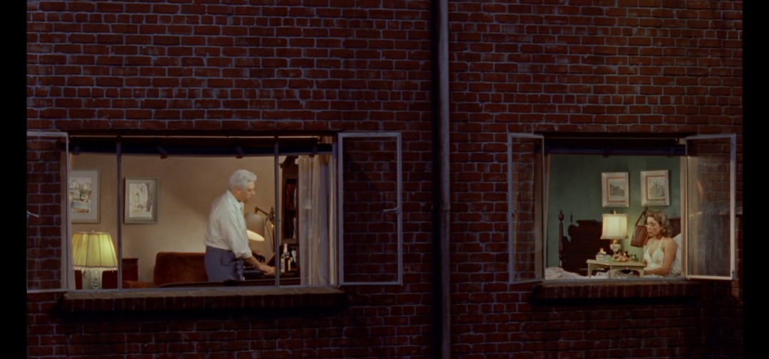希区柯克经典电影后窗,希区柯克后窗艺术