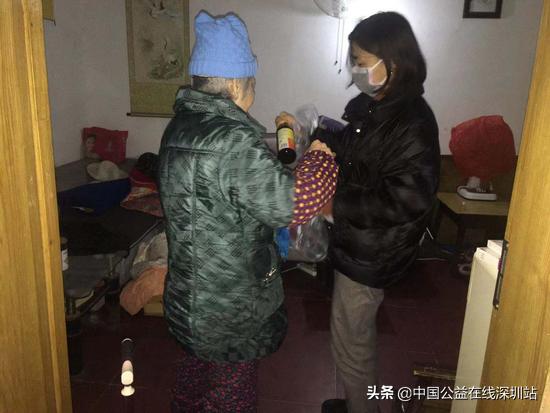 隔离在家不方便,社区主任化身“爱心代购”温暖人心