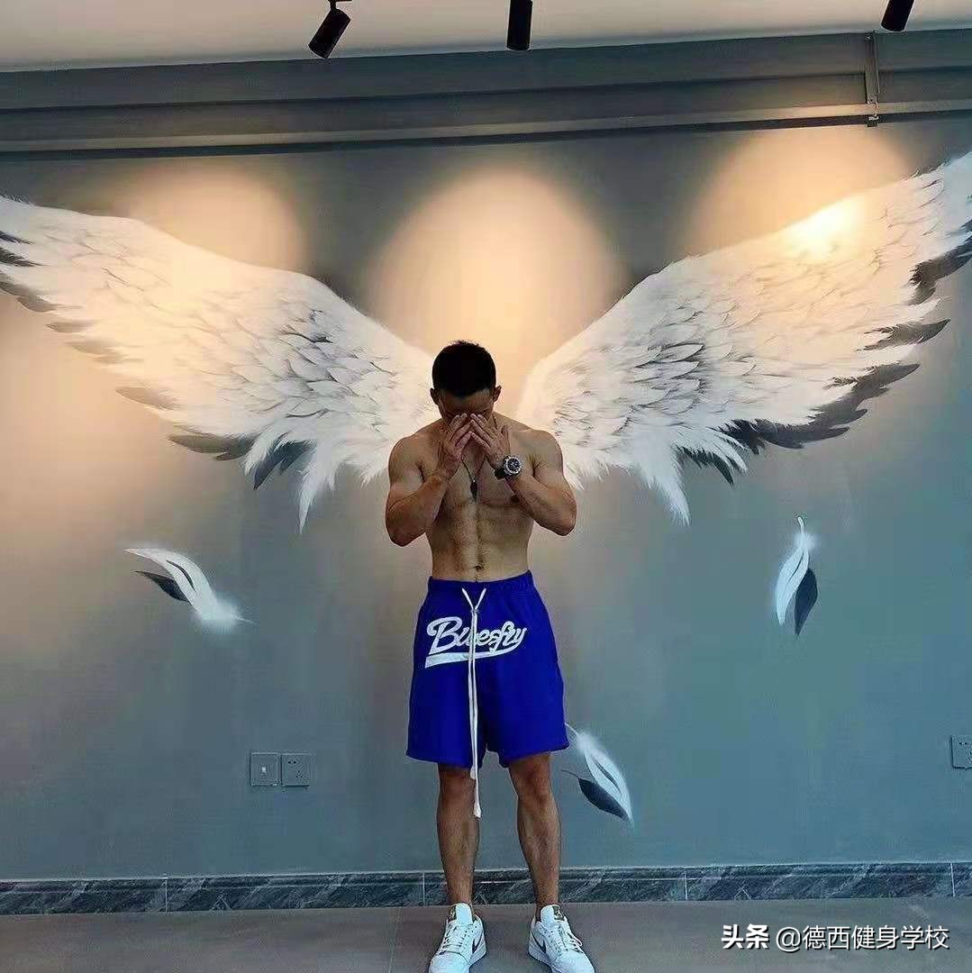 40岁坚持健身的男人有多帅,颜值身材完全不输