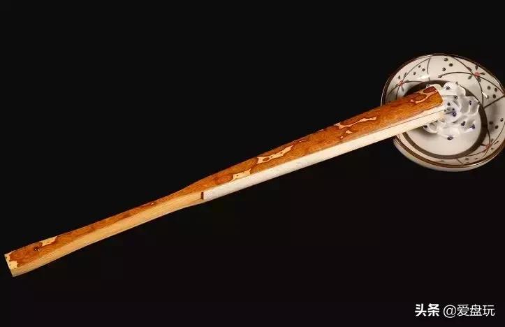 折扇一般在几块钱内,30的折扇和上百的折扇的区别