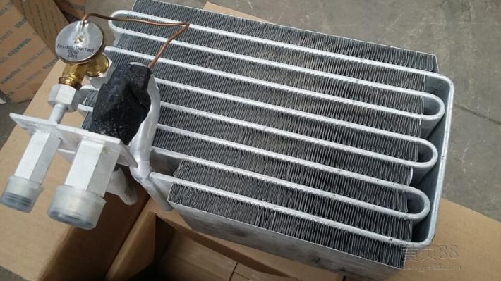 空调室外机冷凝器结霜是什么原因,空调管子结霜一会就化了怎么回事